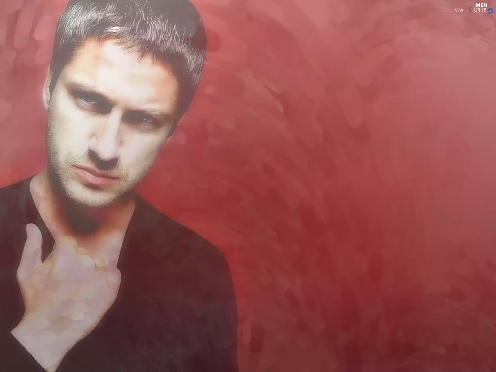 Black shirt, Gerard Butler, Blue eyes