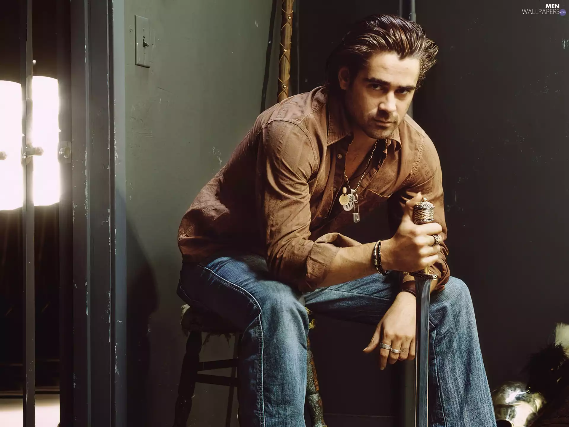 jeans, Colin Farrell, brown shirt