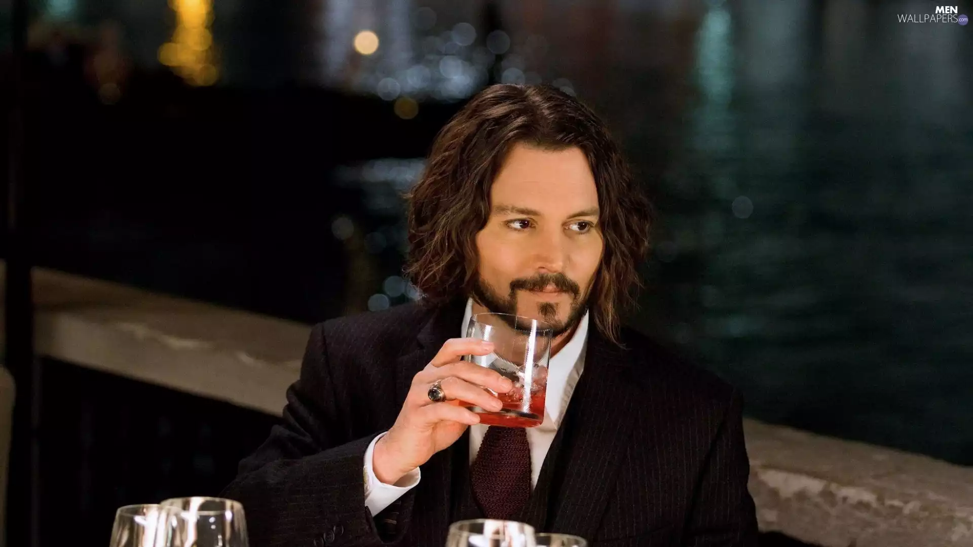 a man, Johnny Depp, Drink, actor