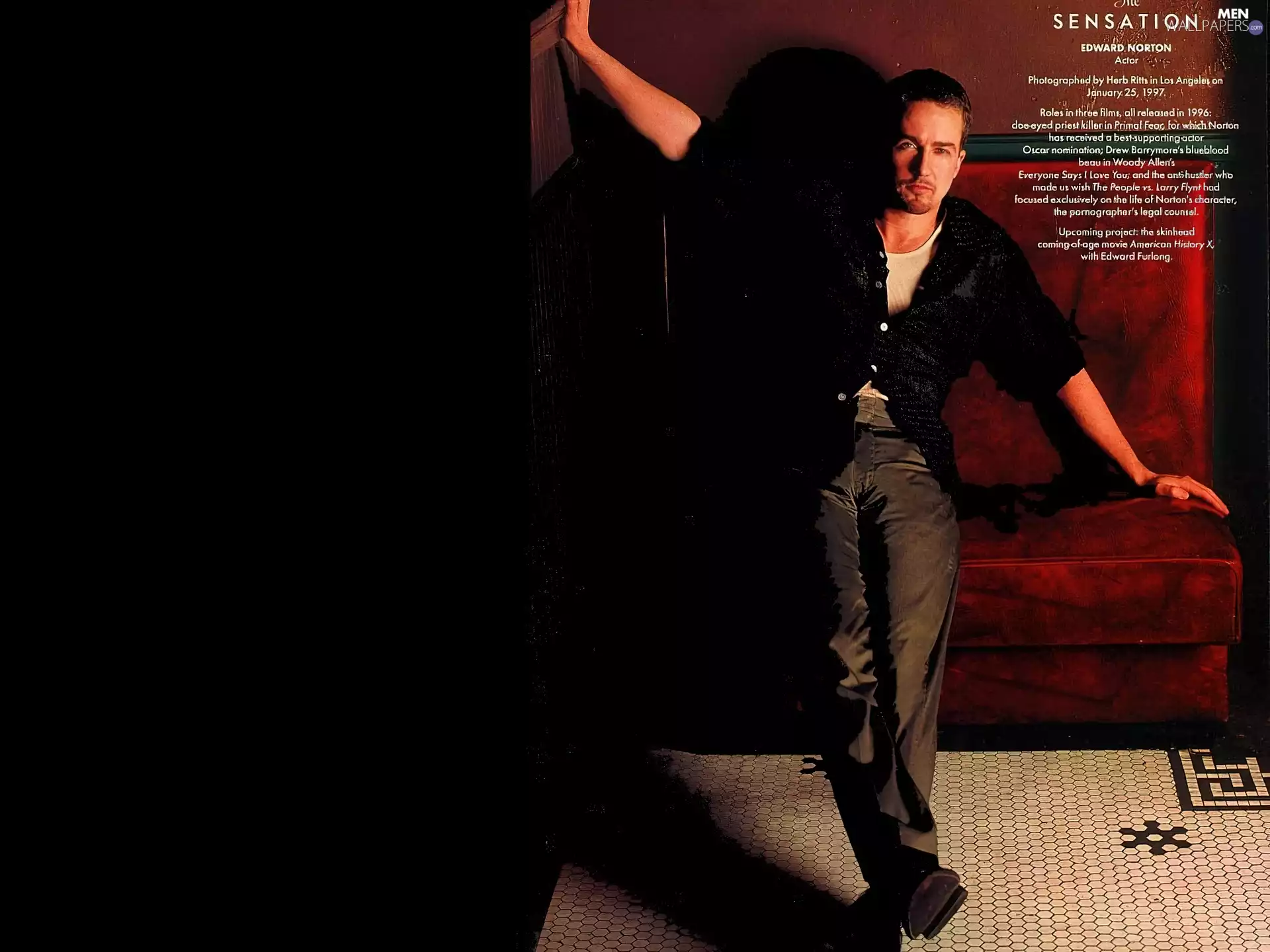 Armchair, Edward Norton, black shirt