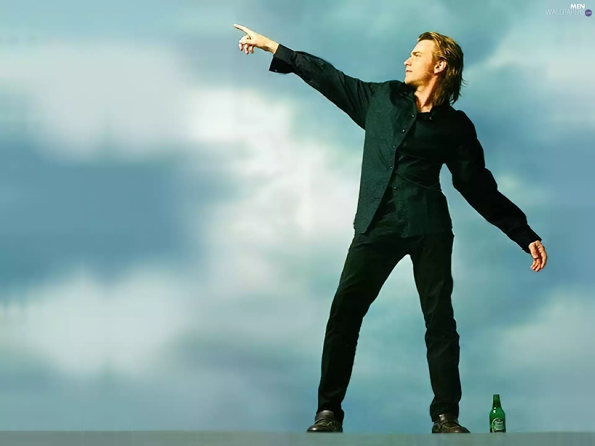 Bottle, Ewan McGregor, dark suit