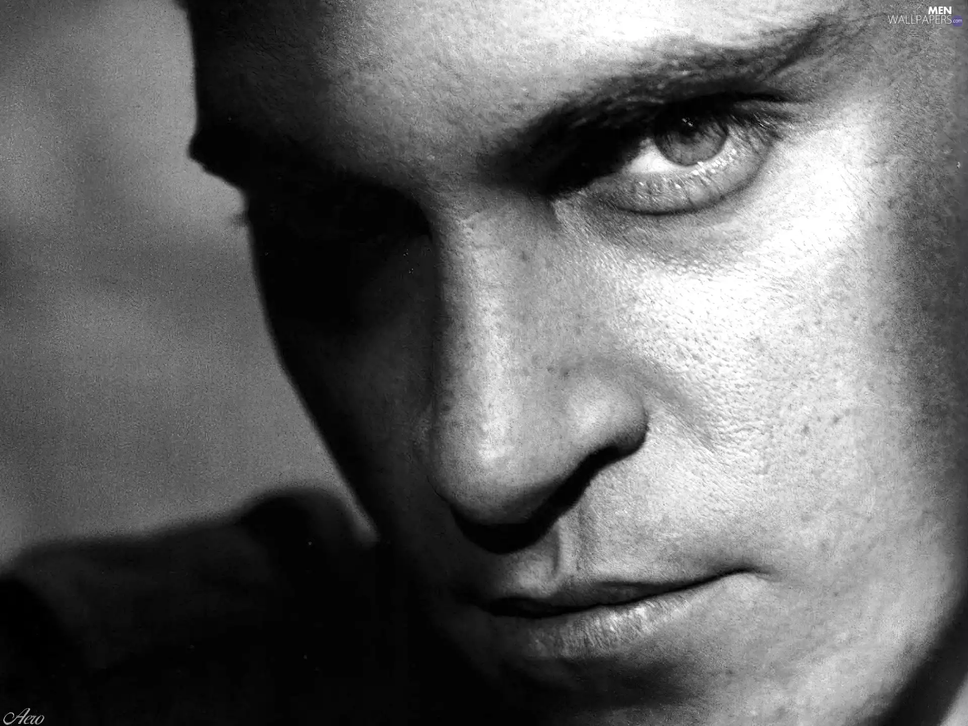 Joaquin Phoenix, big eye