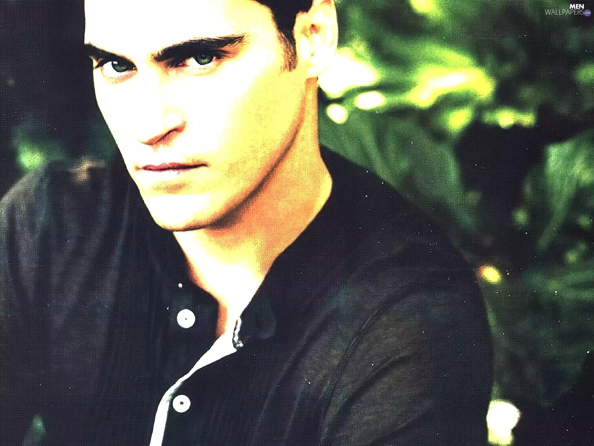 Joaquin Phoenix, Blue eyes