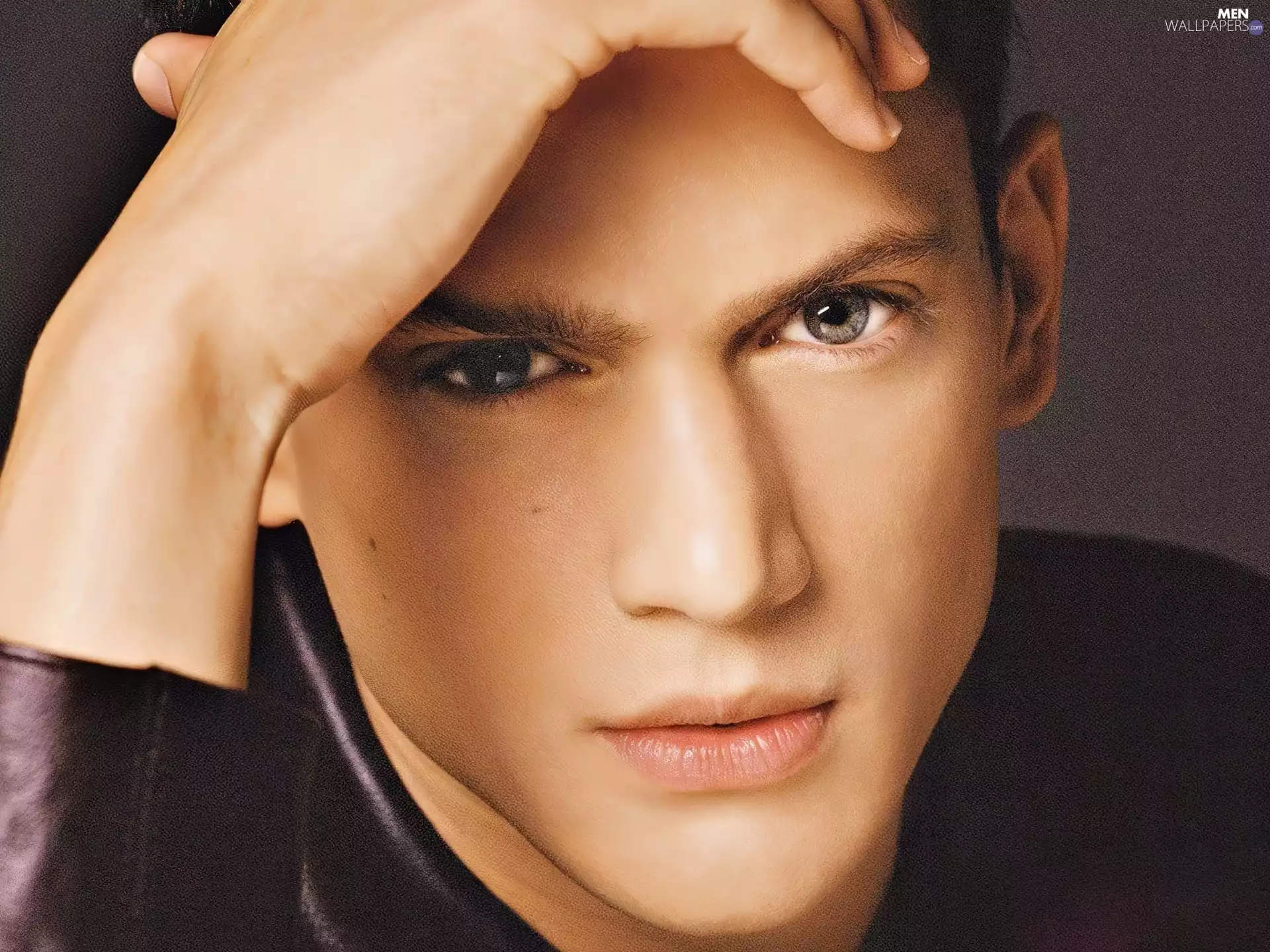 Wentworth Miller, gray eyes