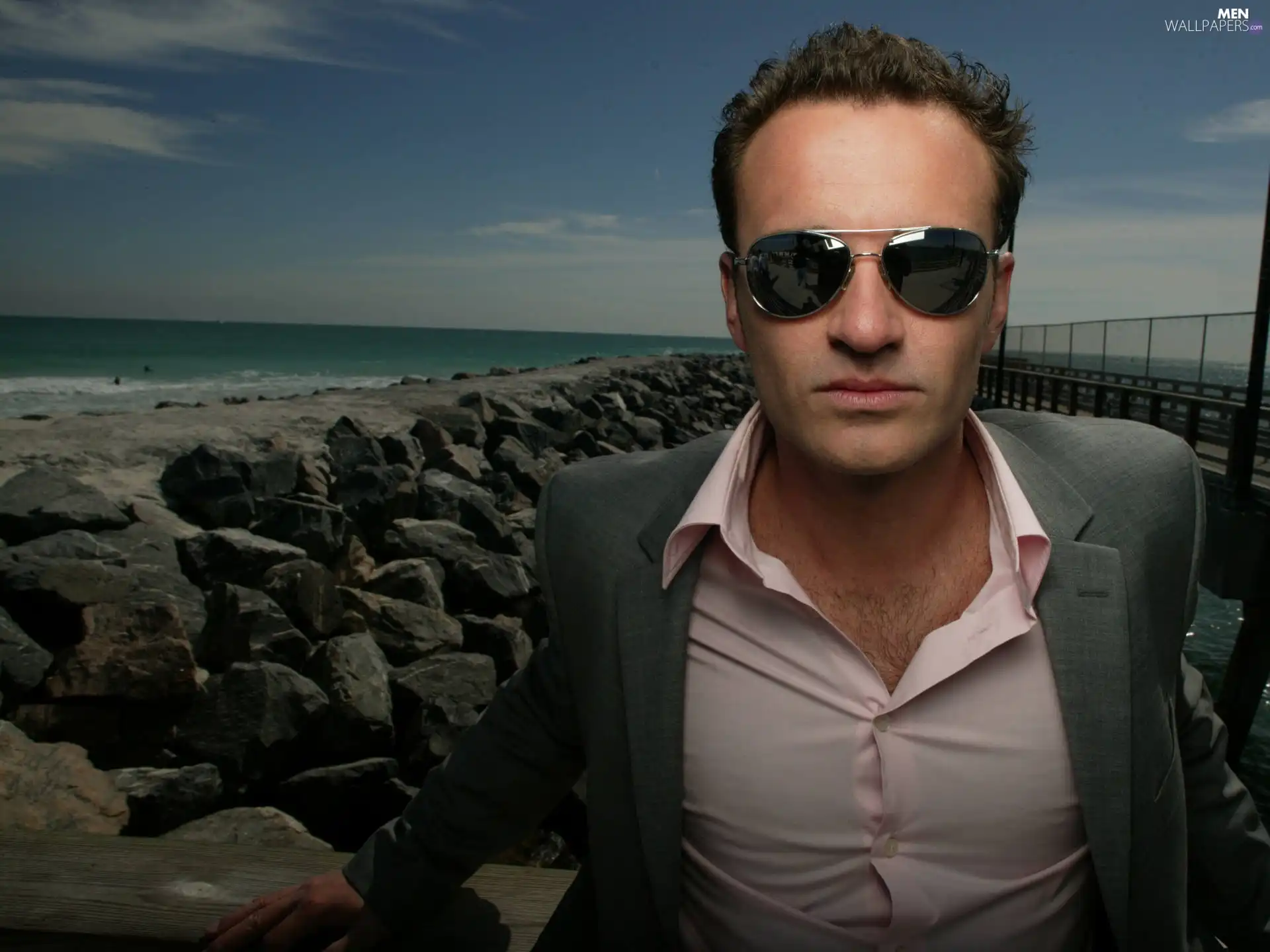 Julian McMahon, shirt, Glasses, stretched