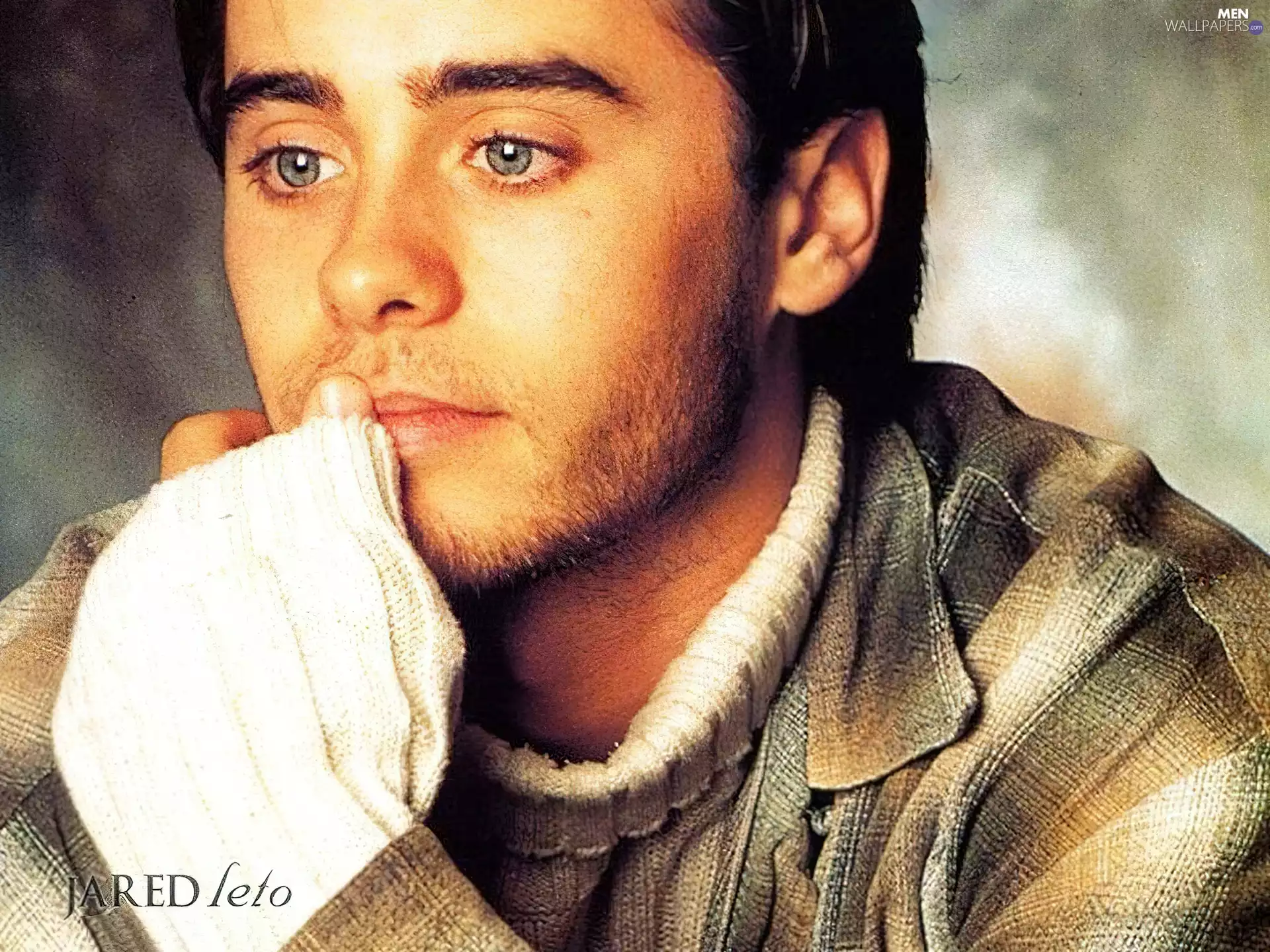 Jared Leto, beige golf