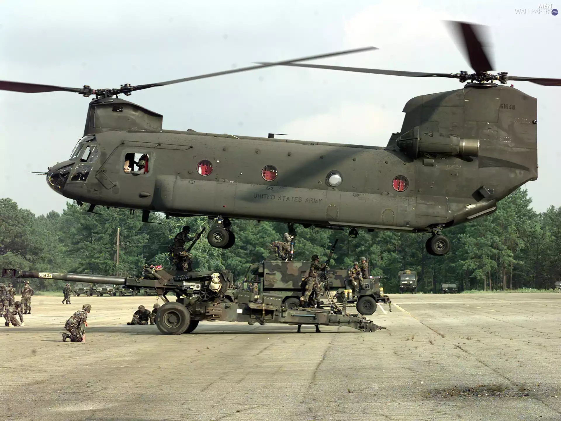 CH-47 Chinook, howitzer