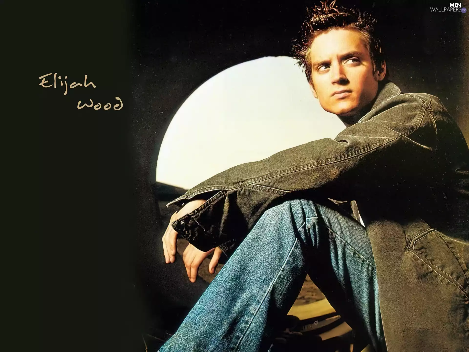 Elijah Wood, brown jacket