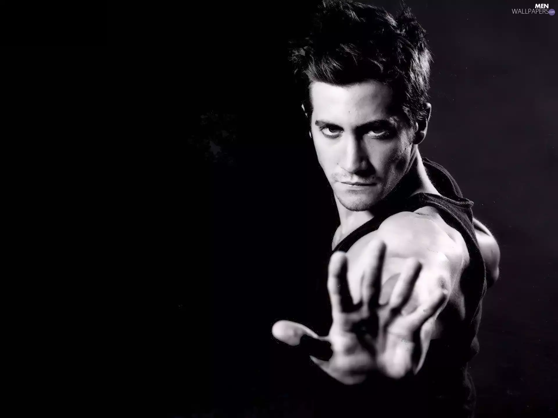 hand, Jake Gyllenhaal, Black shirt