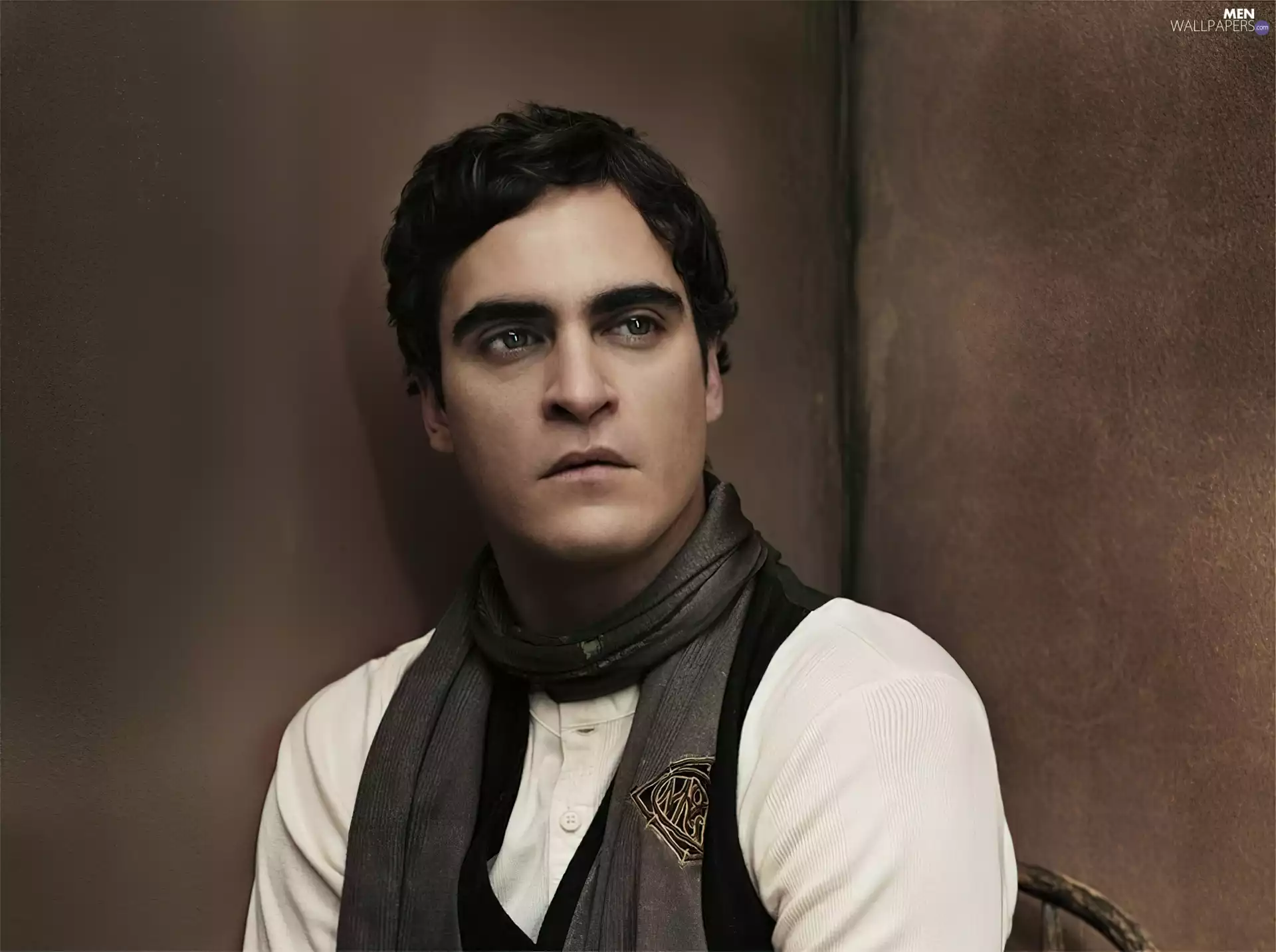 Scarf, Joaquin Phoenix, dark hair