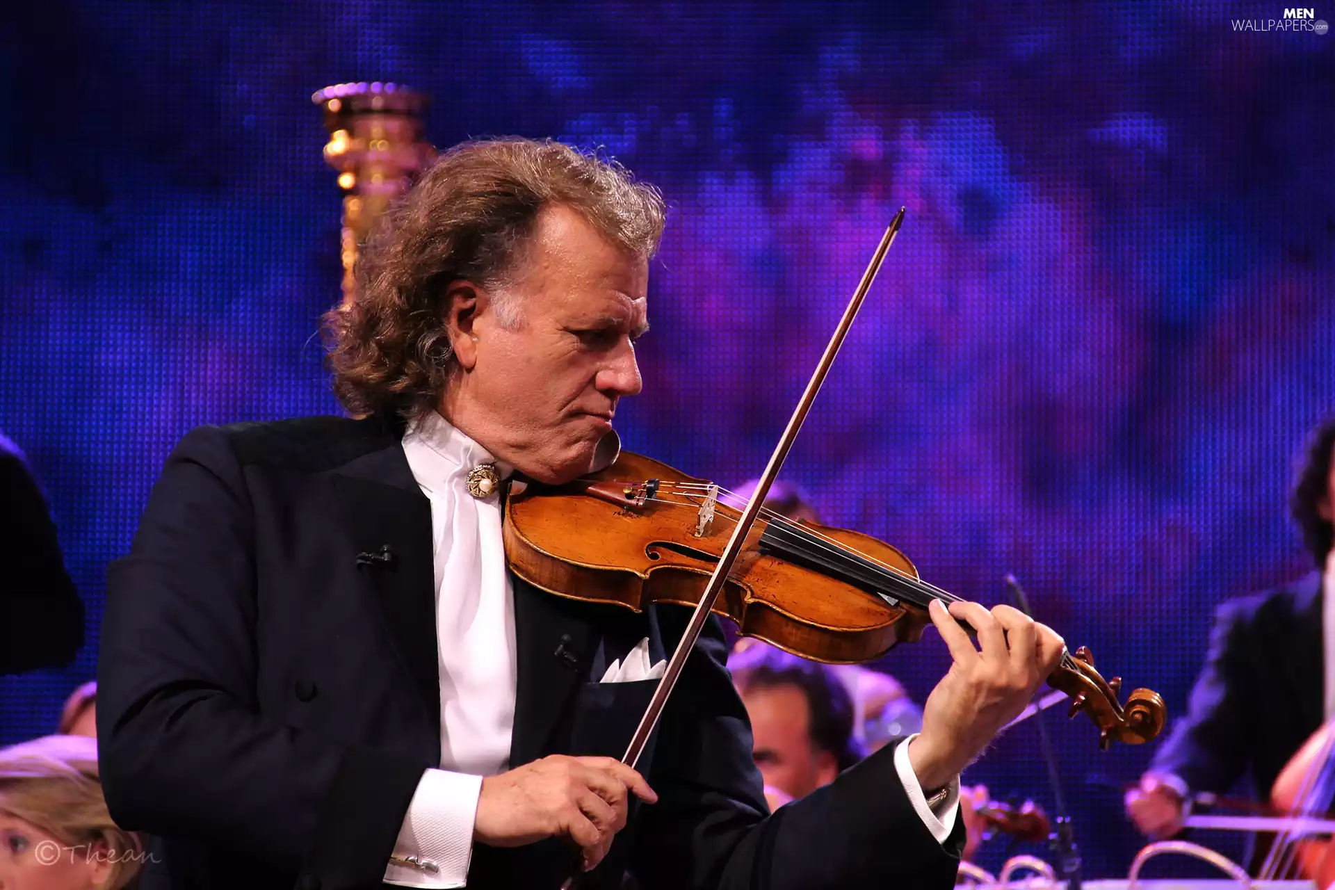 Johan Strauss Orchestra, Andre Rieu, Concert, bath-tub, violin, violinist