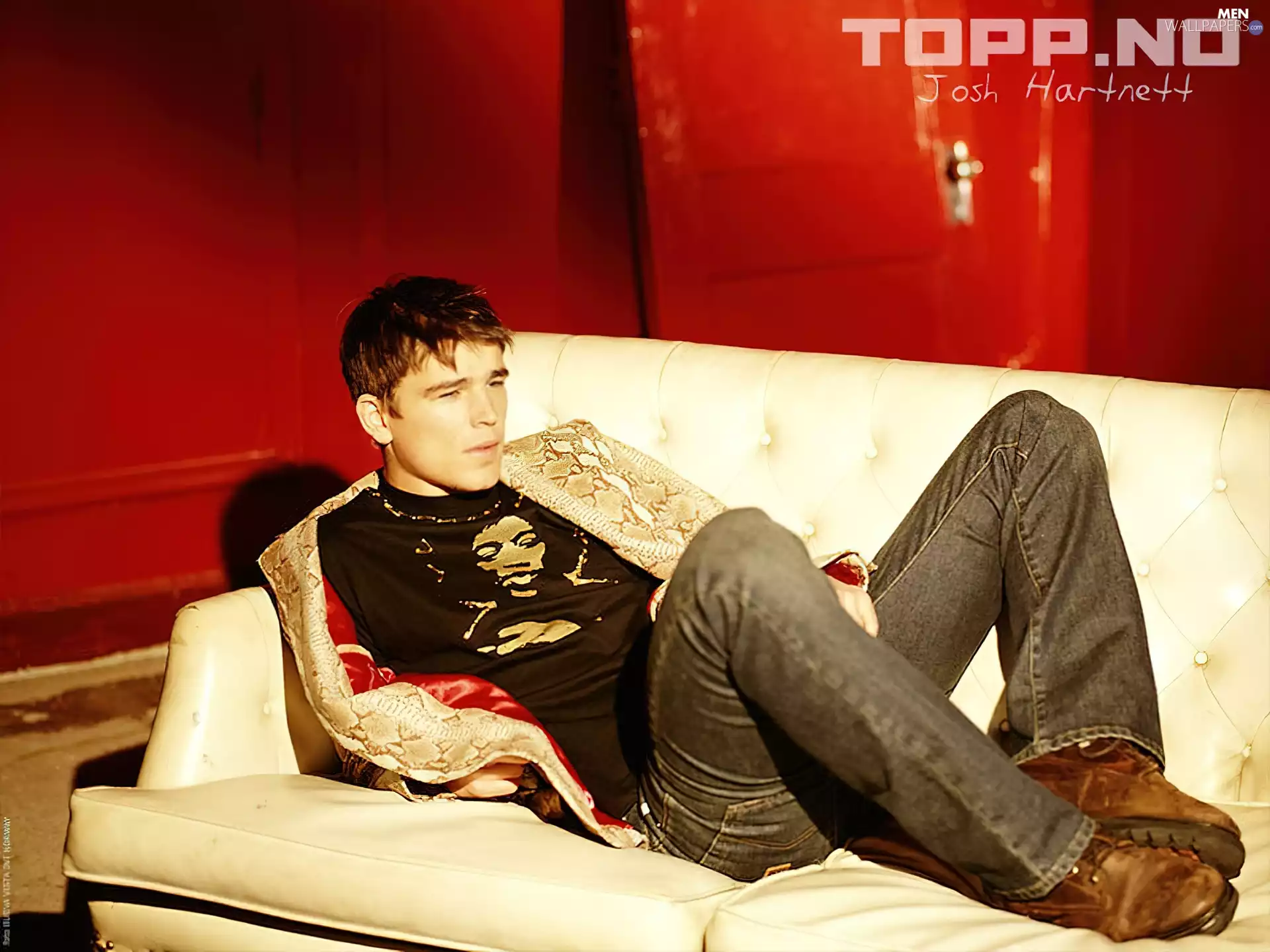 Sofa, Josh Hartnett, red walls