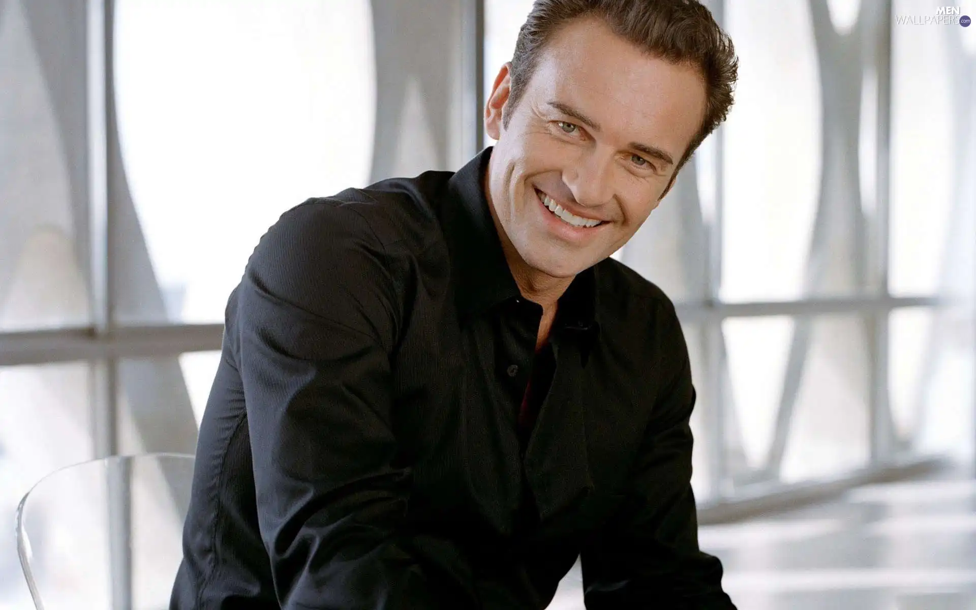 smiling, Julian McMahon