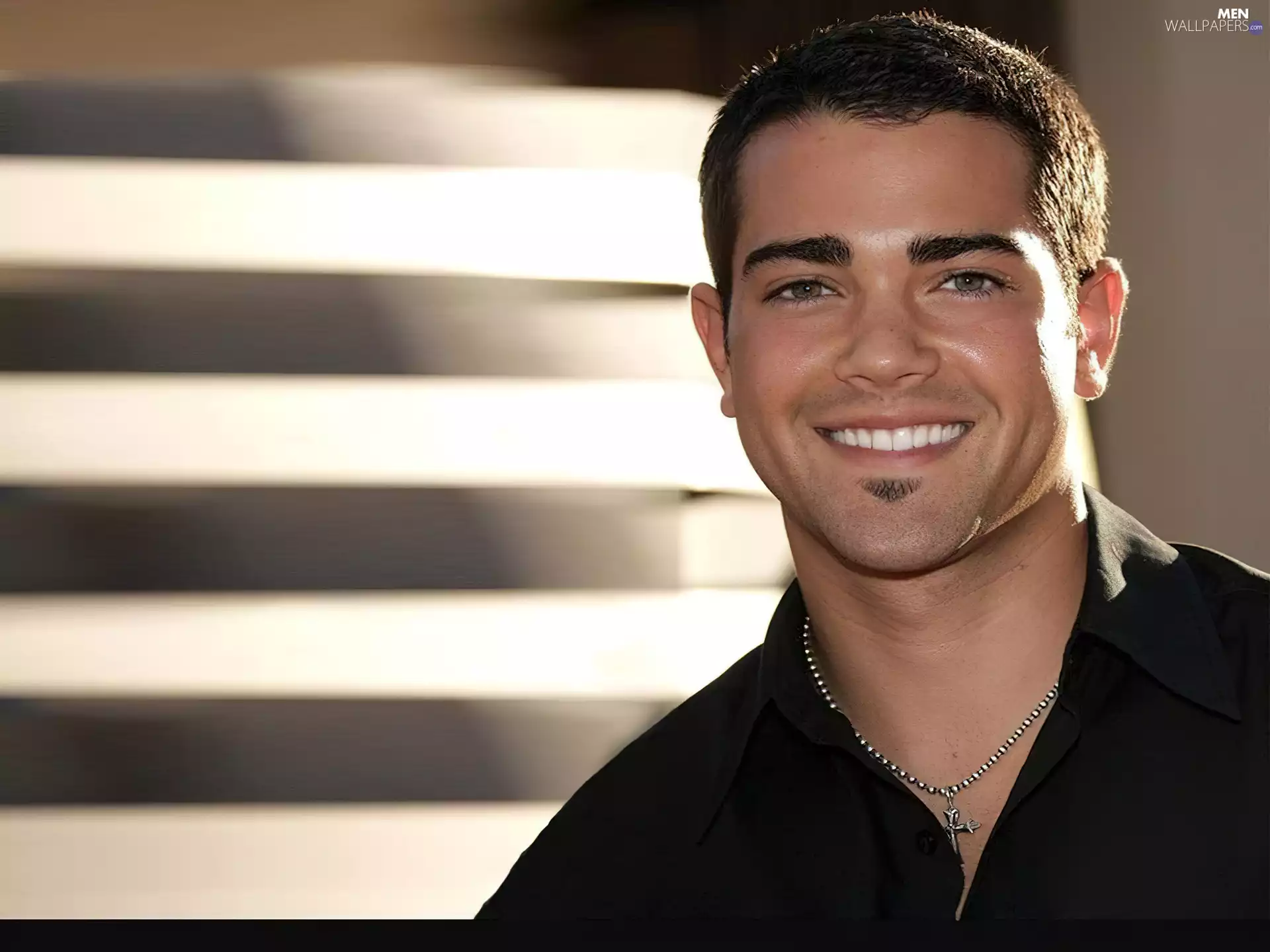 neck chain, Jesse Metcalfe, black shirt