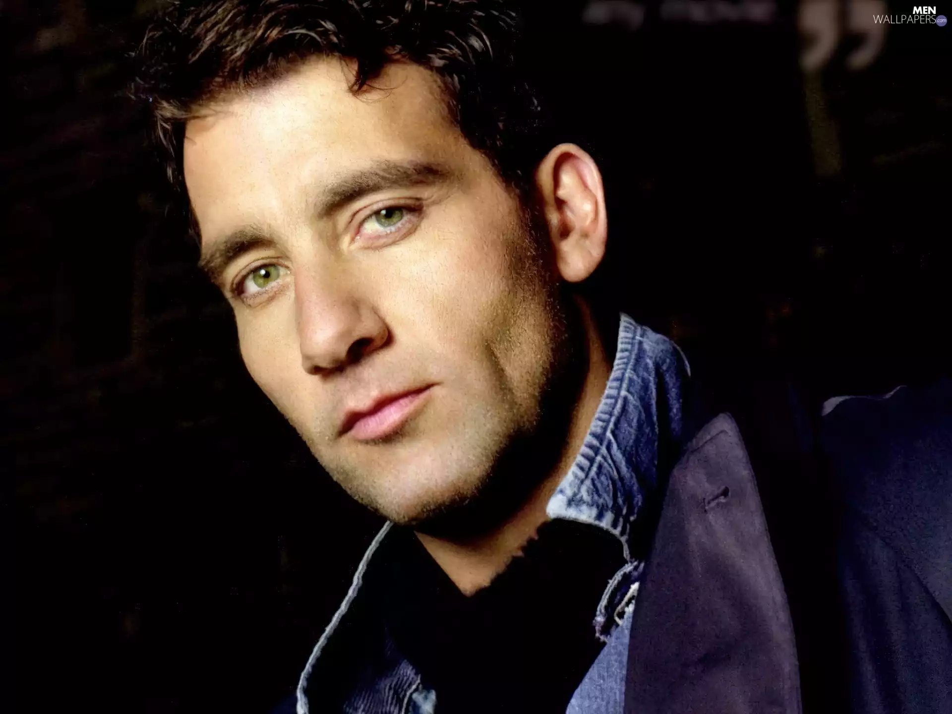 dark hair, Clive Owen, Green eyes