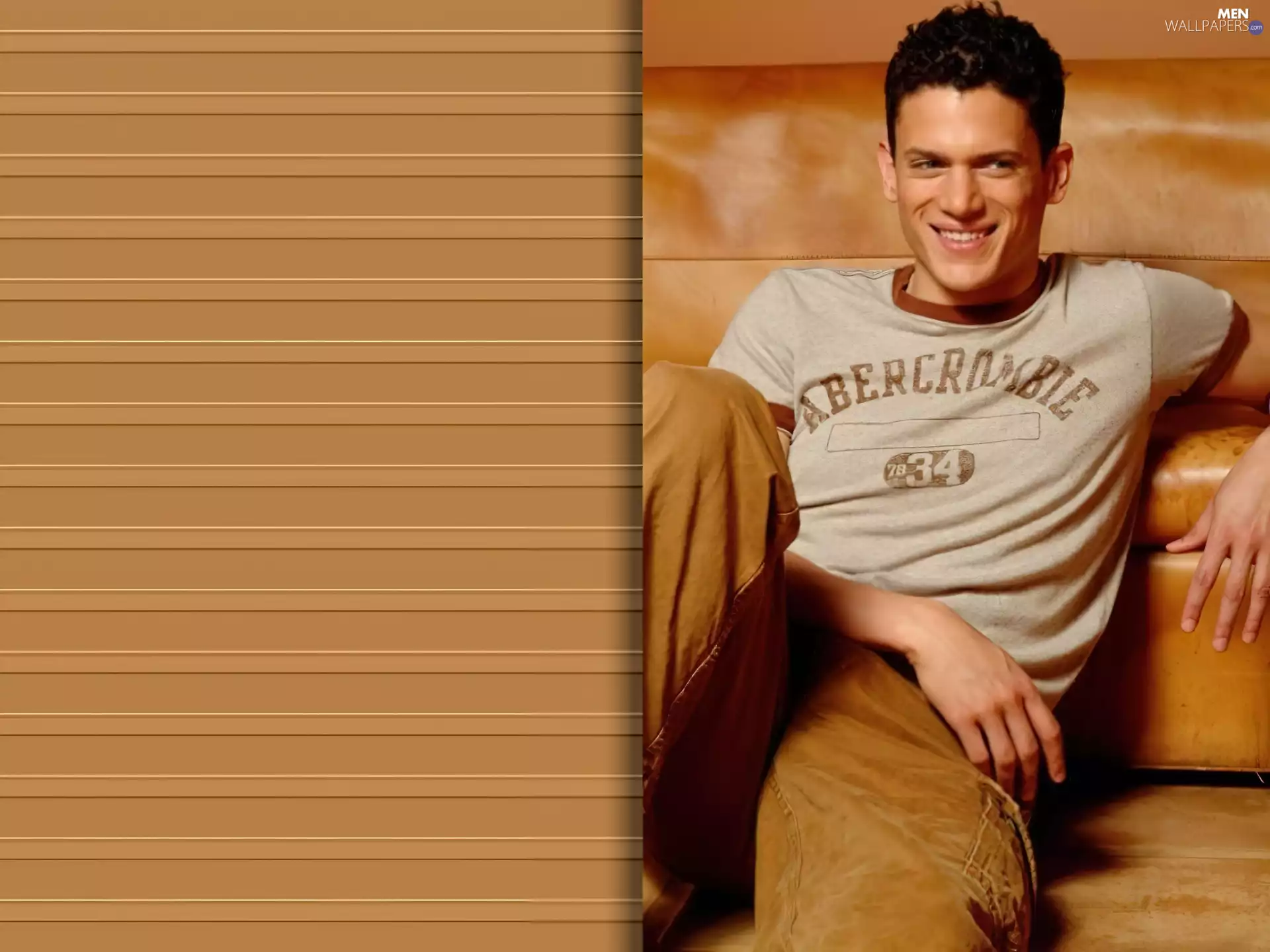 Wentworth Miller, brown pants