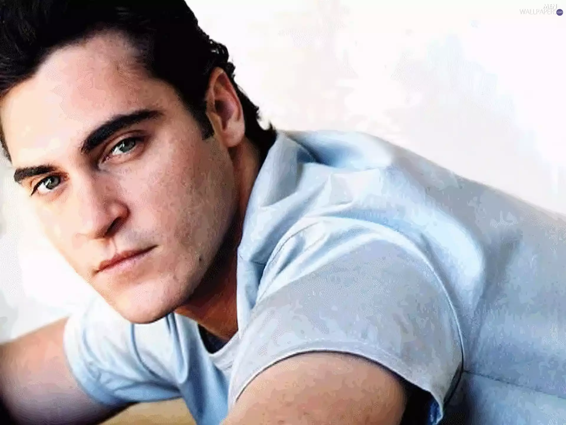Joaquin Phoenix, bright T-shirt