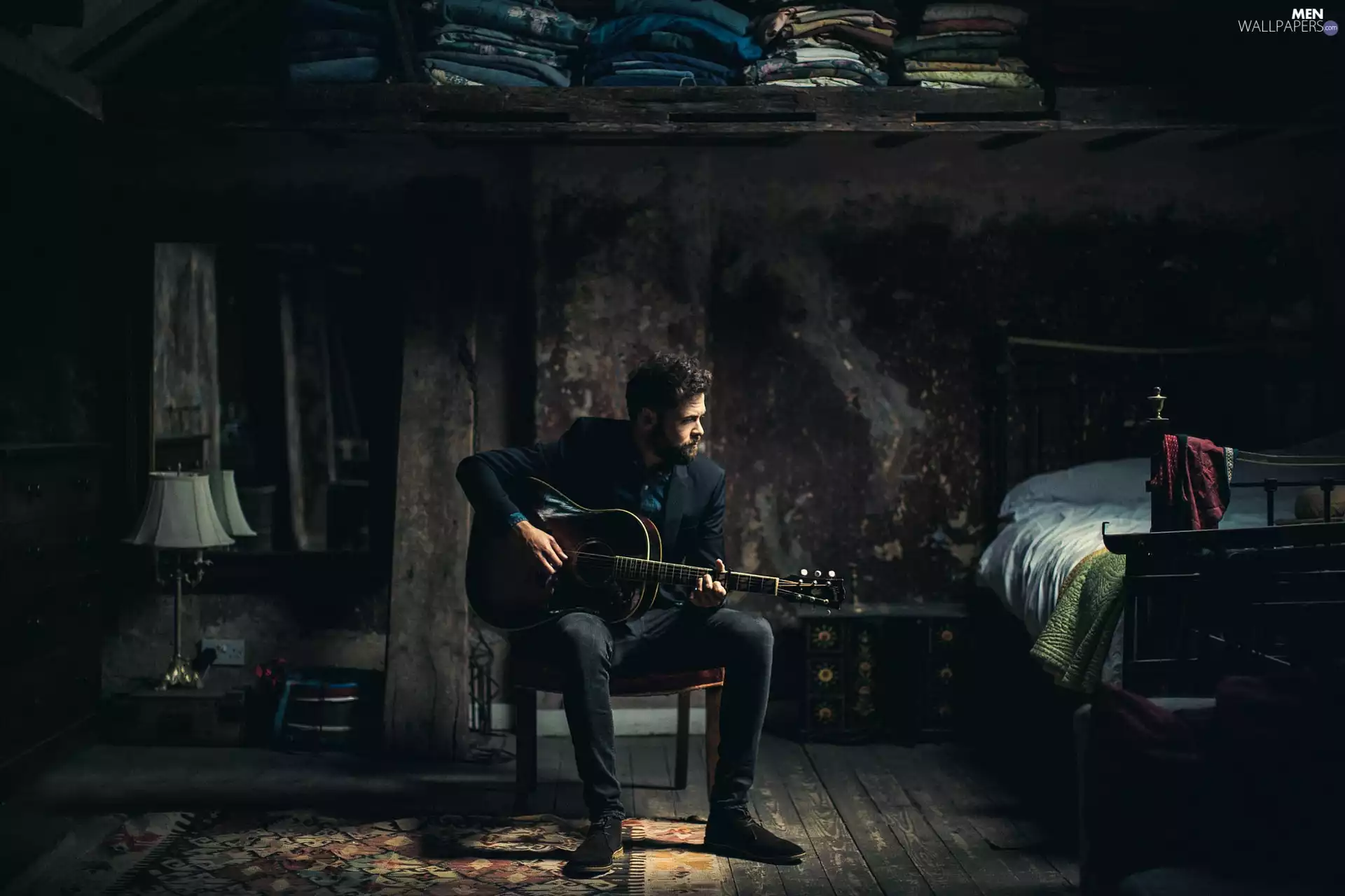 Mike Rosenberg, Guitar, interior, singer