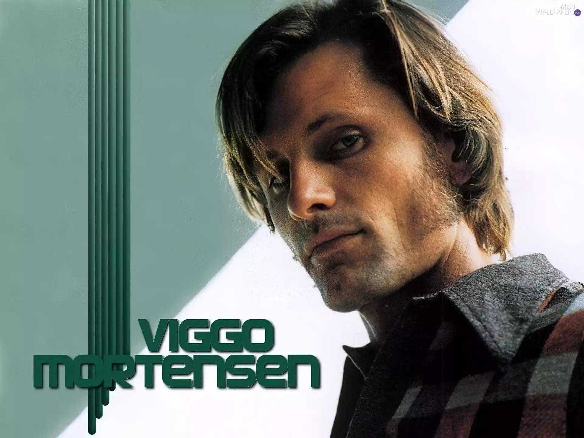 Viggo Mortensen, gray shirt