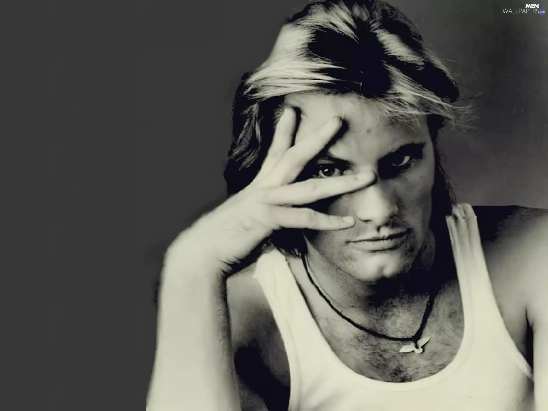 Viggo Mortensen, White shirt