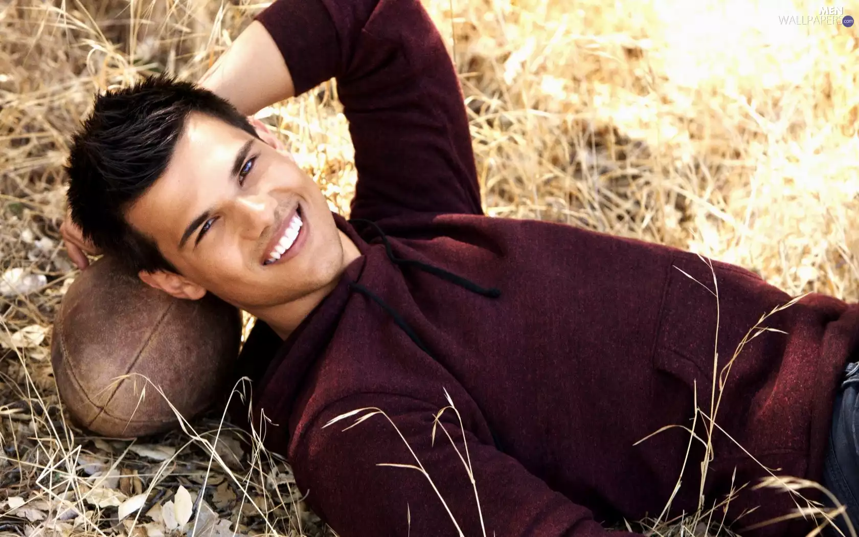 grass, Smile, tunic, Ball, Taylor Lautner, blouse, smock