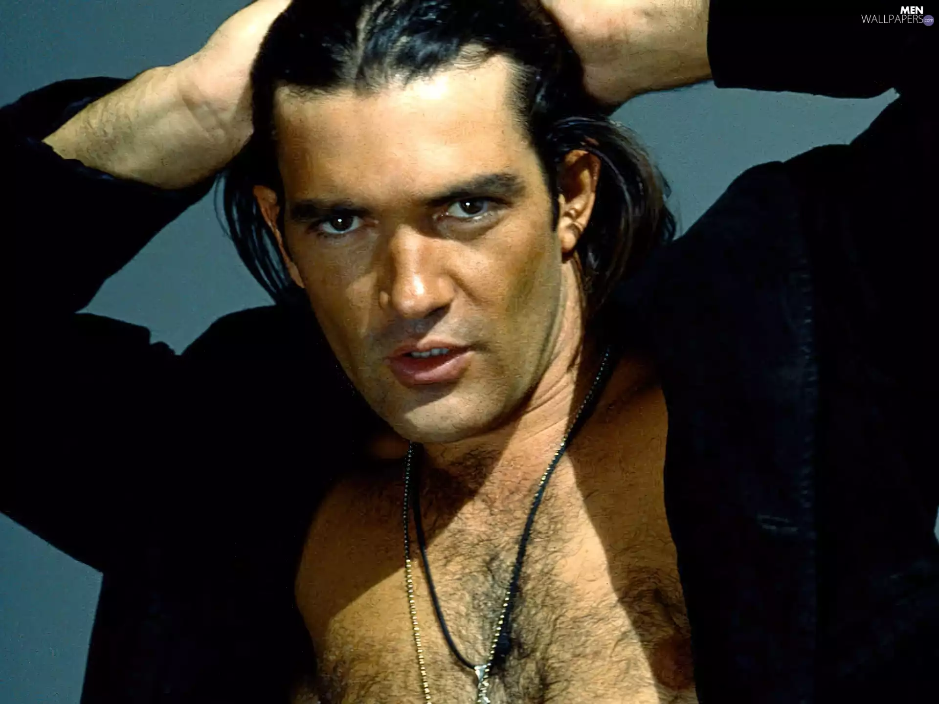 Coat, Antonio Banderas, stretched