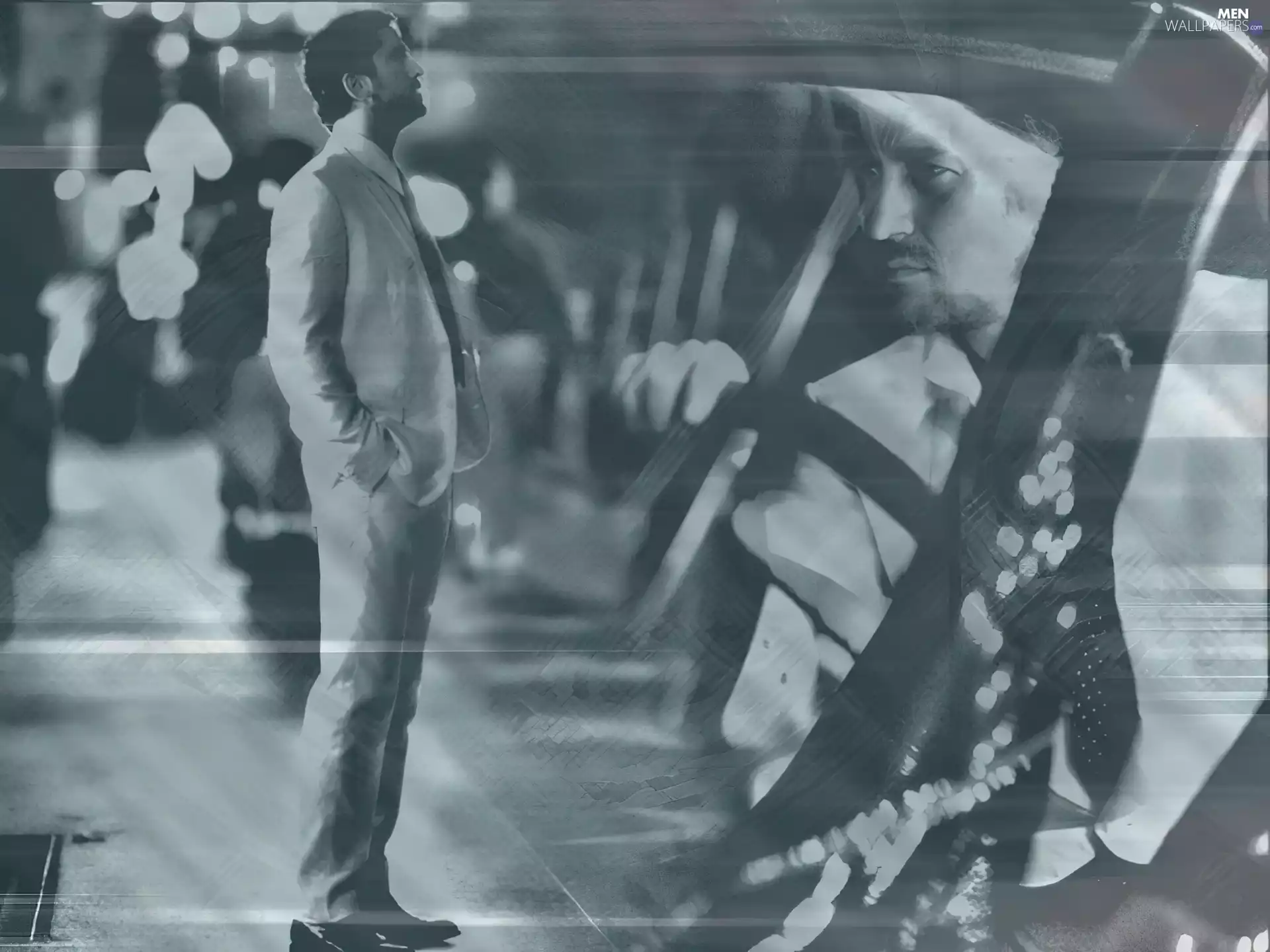 Gerard Butler, light suit