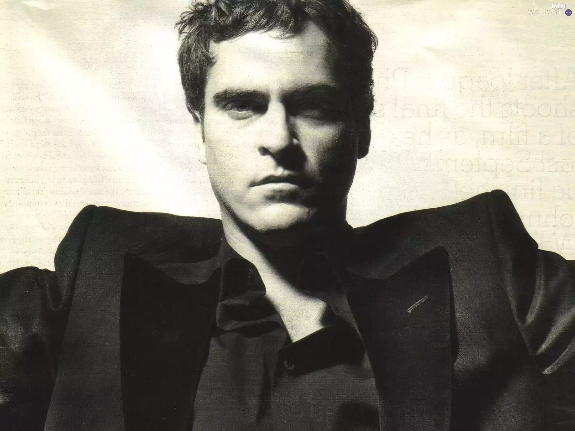 Joaquin Phoenix, Black Suit