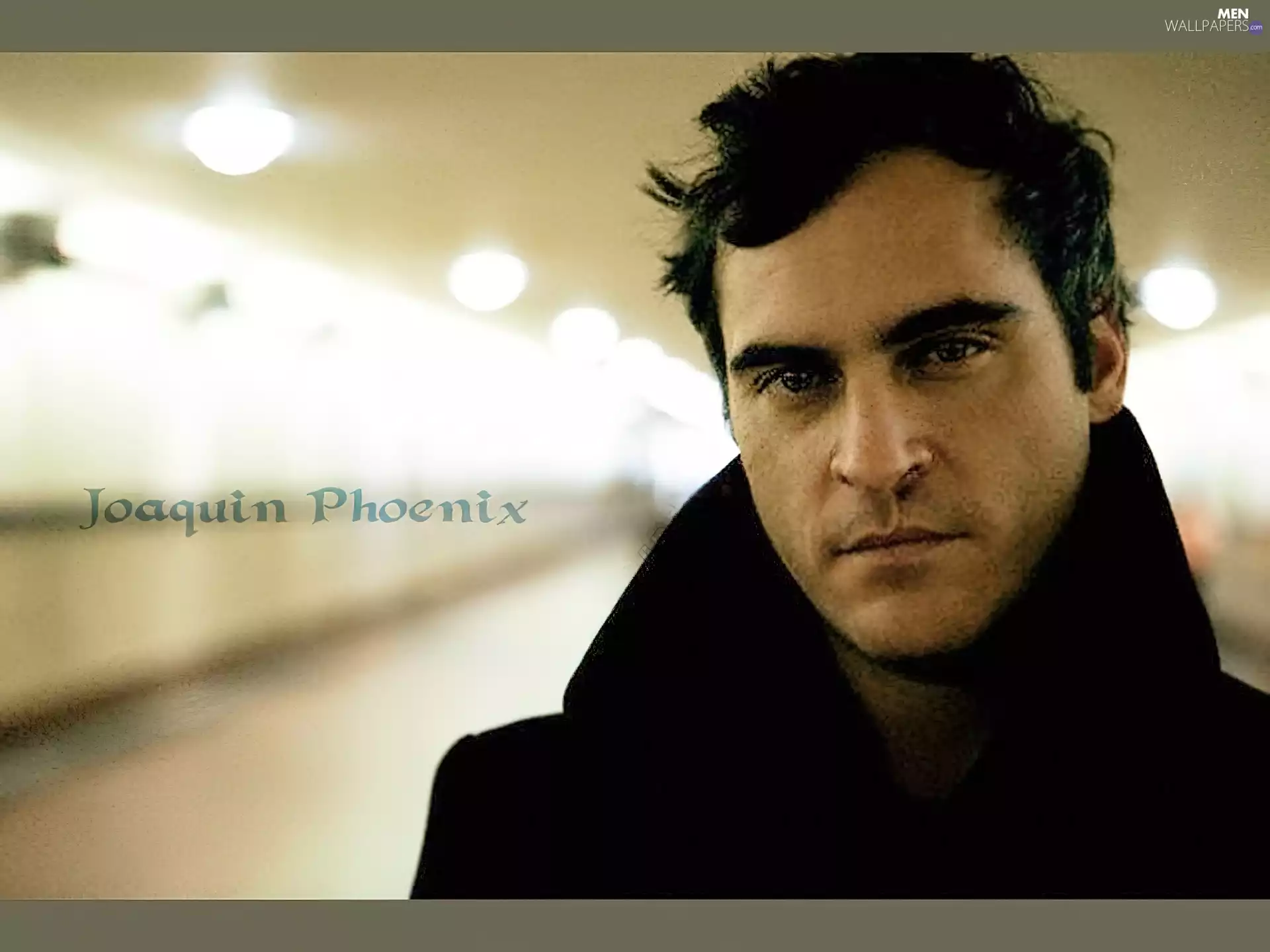 Joaquin Phoenix, Black Suit