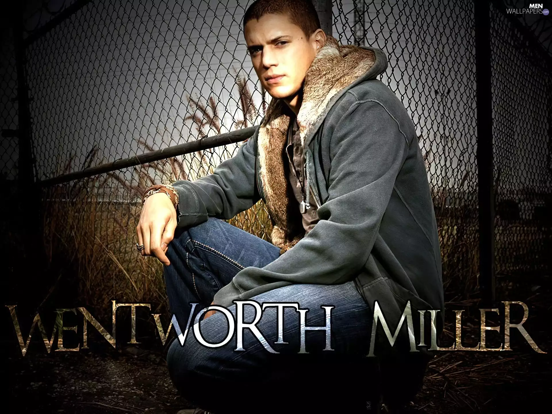 Wentworth Miller, gray sweatshirt