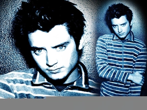 Elijah Wood, striped blouse