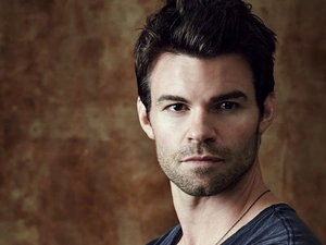 Daniel Gillies, hair