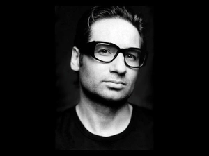 Glasses, David Duchovny, Black shirt