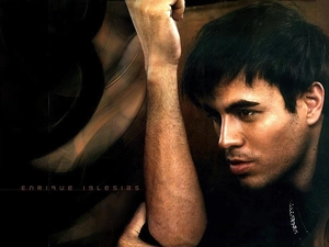 Enrique Iglesias, hand