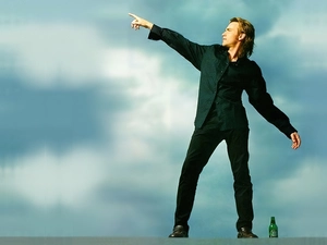 Bottle, Ewan McGregor, dark suit