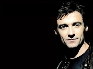 Hugh Jackman, dark eyes