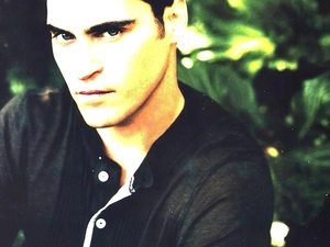 Joaquin Phoenix, Blue eyes