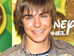 Zac Efron, Blue eyes