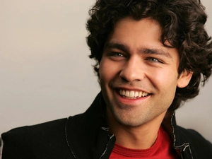 smiling, Adrian Grenier