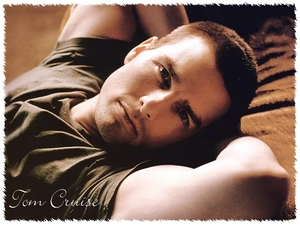 Tom Cruise, dark hair