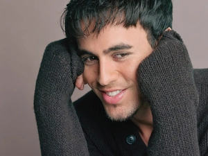 Enrique Iglesias, pullover, Smile, dark