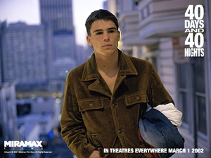 Josh Hartnett, brown jacket