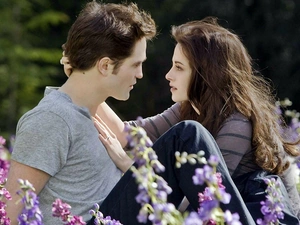 Meadow, Robert Pattinson, Kristen Stewart, Flowers