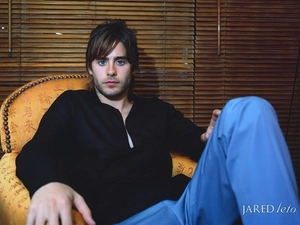 blue pants, Jared Leto, black shirt