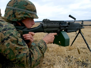 M249 SAW, soldier