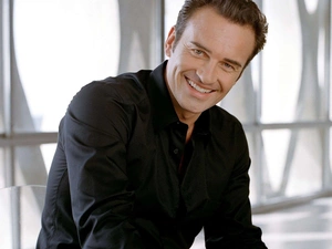 smiling, Julian McMahon