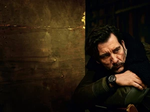 Clive Owen, thoughtful, a man