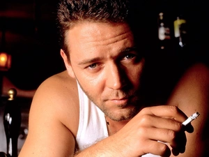 Russell Crowe, Cigarette