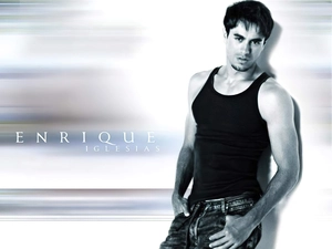 Enrique Iglesias, under-shirt