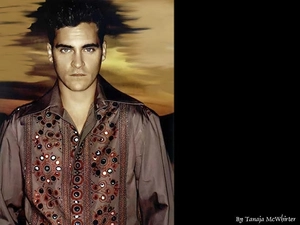 Joaquin Phoenix, colored shirt